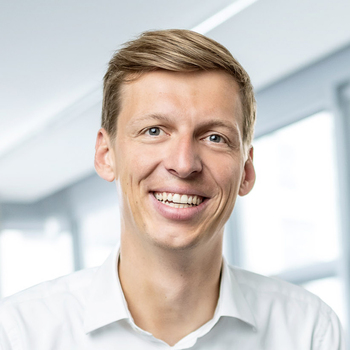 Peter Surholt, Manager und Experte für strategische Standort- und Fabrikentwicklung